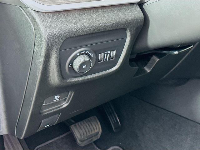 Photo of 2025 Gray Jeep Grand Cherokee L