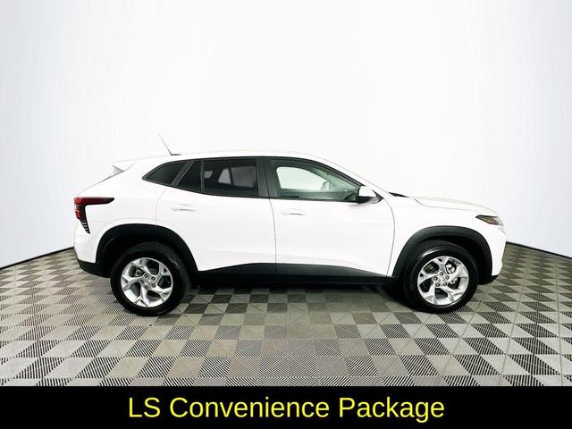 Photo of 2024 White Chevrolet Trax