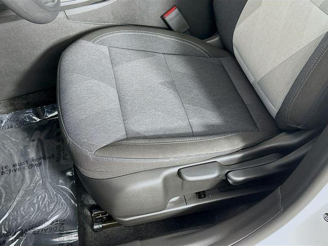 Photo of 2024 White Chevrolet Trax