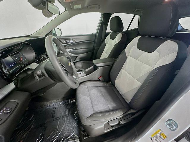 Photo of 2024 White Chevrolet Trax