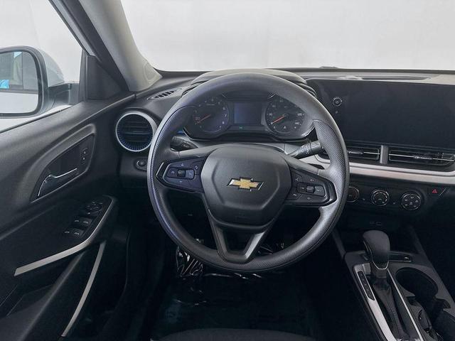 Photo of 2024 White Chevrolet Trax