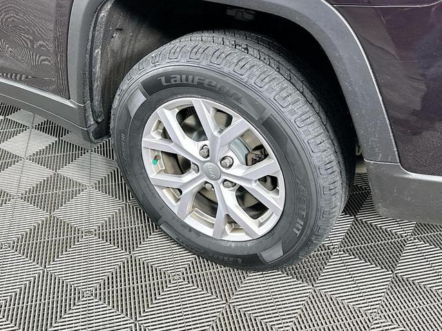 Photo of 2022 Orange Jeep Grand Cherokee L