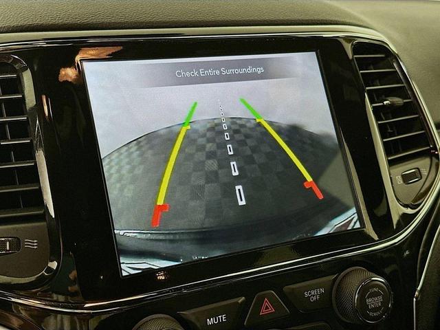 Photo of 2021 Gray Jeep Grand Cherokee