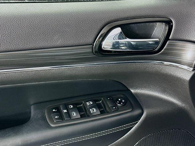 Photo of 2021 Gray Jeep Grand Cherokee