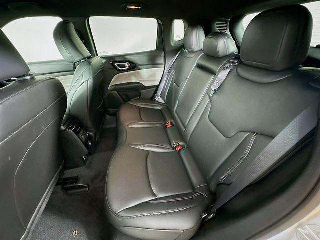 Photo of 2025 Silver Jeep Compass