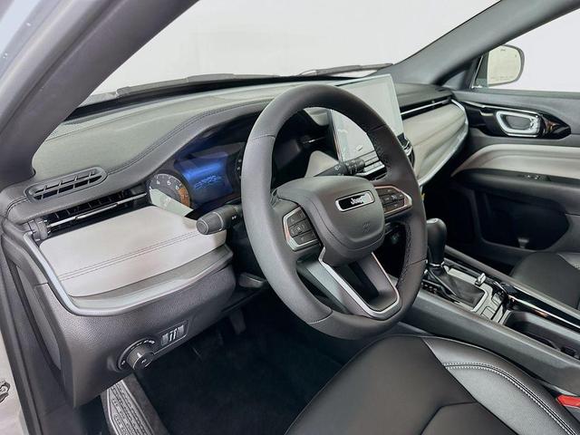 Photo of 2025 Silver Jeep Compass