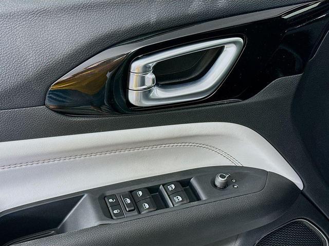 Photo of 2025 Silver Jeep Compass