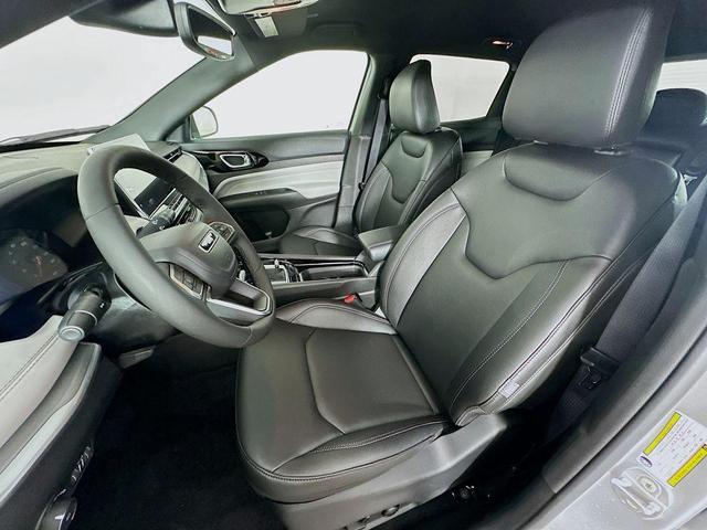 Photo of 2025 Silver Jeep Compass