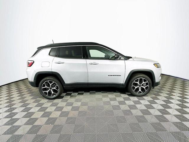 Photo of 2025 Silver Jeep Compass
