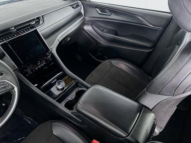Photo of 2024 Black Jeep Grand Cherokee L