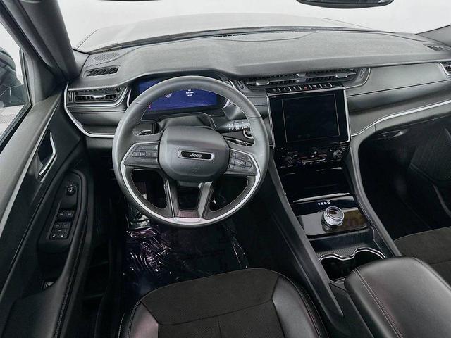 Photo of 2024 Black Jeep Grand Cherokee L