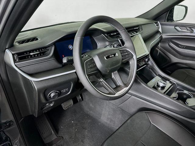 Photo of 2025 Gray Jeep Grand Cherokee L