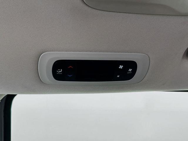 Photo of 2023 Silver Chrysler Voyager