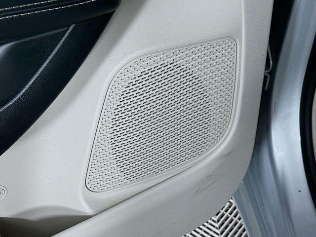 Photo of 2023 Silver Chrysler Voyager