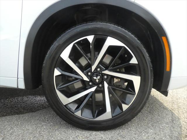 Photo of 2022 White Diamond Mitsubishi Outlander