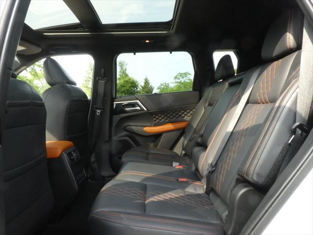 Photo of 2022 White Diamond Mitsubishi Outlander
