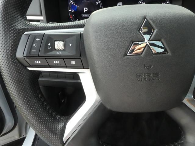 Photo of 2022 White Diamond Mitsubishi Outlander