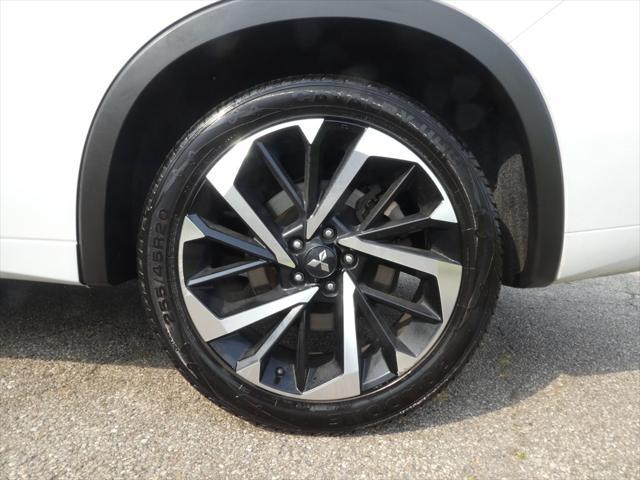 Photo of 2022 White Diamond Mitsubishi Outlander