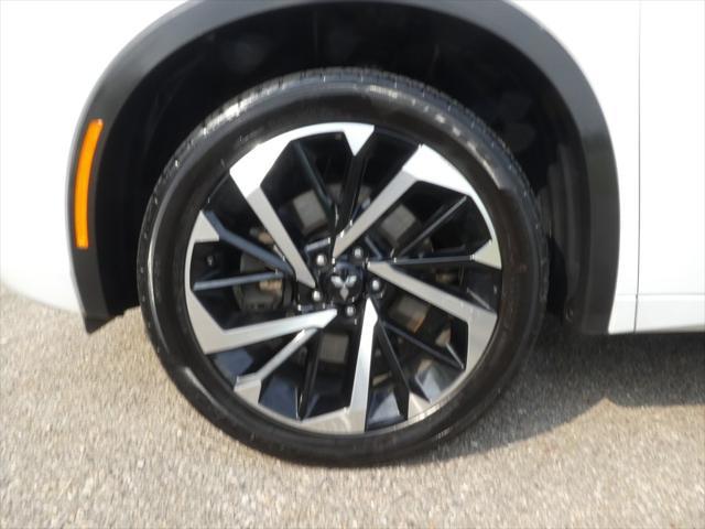 Photo of 2022 White Diamond Mitsubishi Outlander