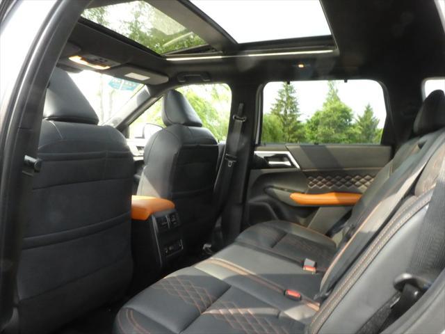 Photo of 2022 White Diamond Mitsubishi Outlander
