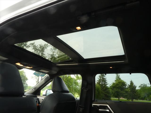 Photo of 2022 White Diamond Mitsubishi Outlander