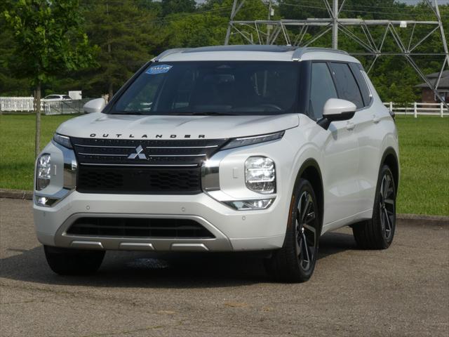 Photo of 2022 White Diamond Mitsubishi Outlander