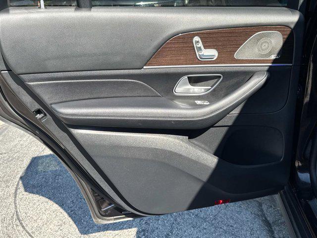 Photo of 2025 Black Mercedes-Benz GLS 450
