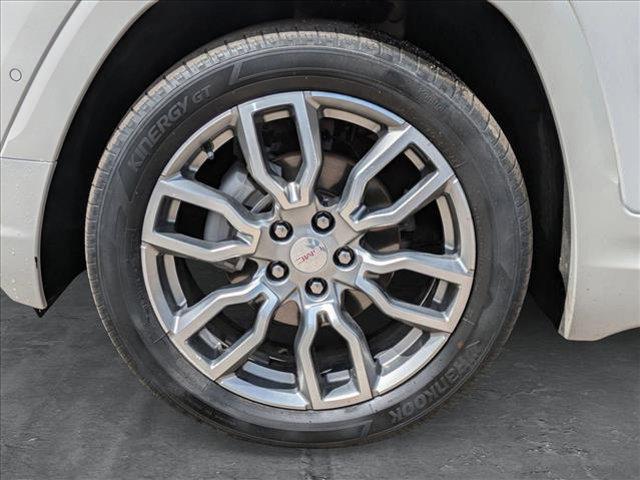 Photo of 2022 White Frost Tricoat GMC Terrain