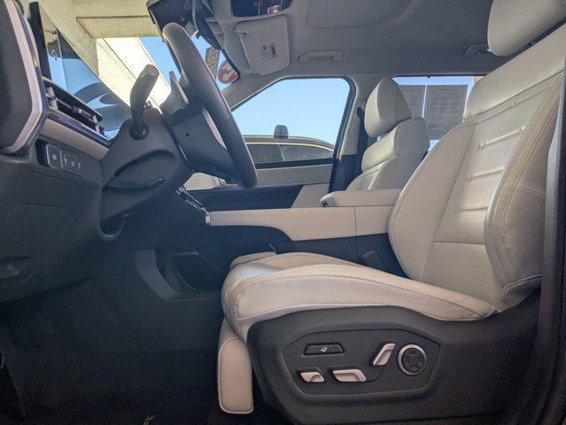 Photo of 2024 Phantom Black Hyundai SANTA FE
