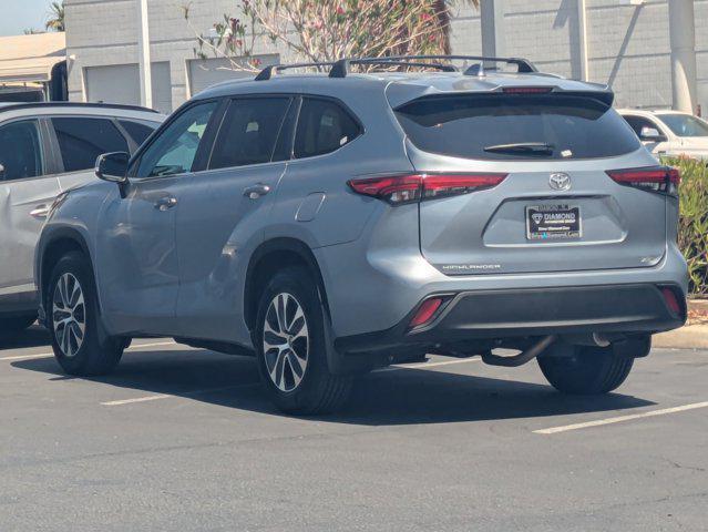 Photo of 2023 Celestial Silver Metallic Toyota Highlander