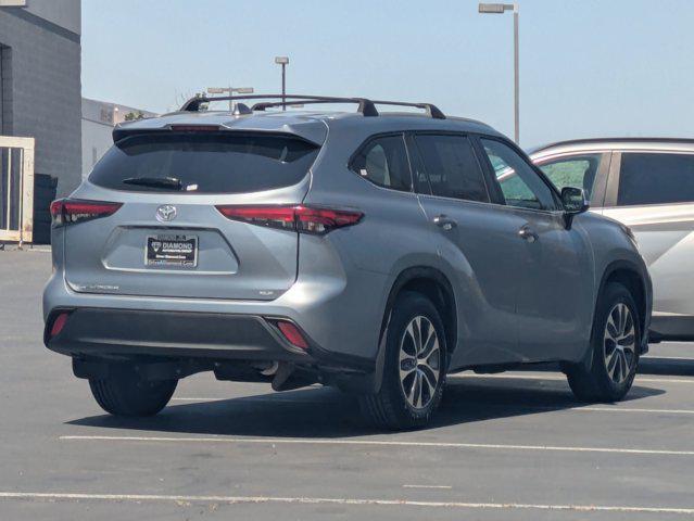 Photo of 2023 Celestial Silver Metallic Toyota Highlander