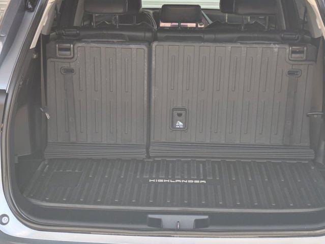 Photo of 2023 Celestial Silver Metallic Toyota Highlander