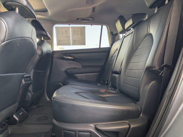 Photo of 2023 Celestial Silver Metallic Toyota Highlander