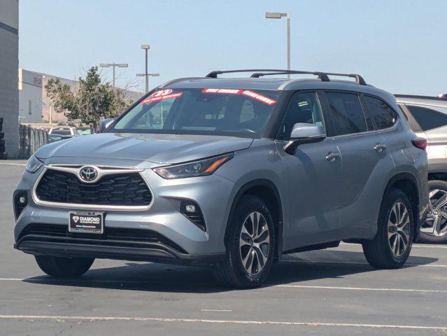 Photo of 2023 Celestial Silver Metallic Toyota Highlander