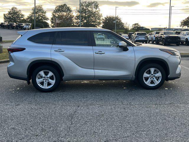 Photo of 2024 Celestial Silver Metallic Toyota Highlander