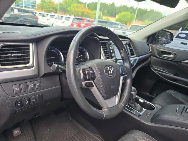 Photo of 2017 Predawn Gray Mica Toyota Highlander Hybrid