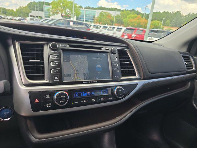 Photo of 2017 Predawn Gray Mica Toyota Highlander Hybrid
