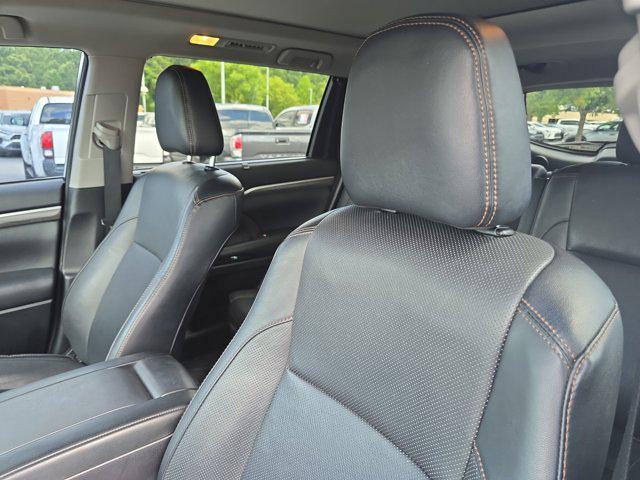 Photo of 2017 Predawn Gray Mica Toyota Highlander Hybrid