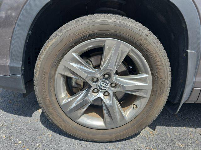 Photo of 2017 Predawn Gray Mica Toyota Highlander Hybrid