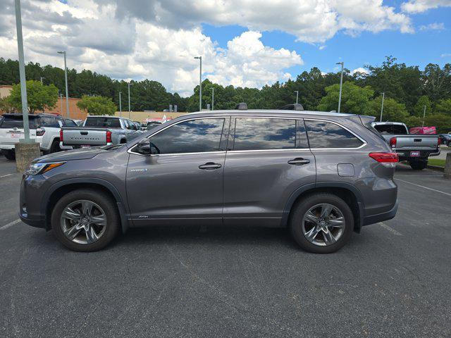 Photo of 2017 Predawn Gray Mica Toyota Highlander Hybrid