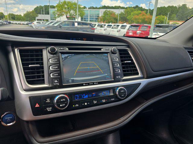 Photo of 2017 Predawn Gray Mica Toyota Highlander Hybrid