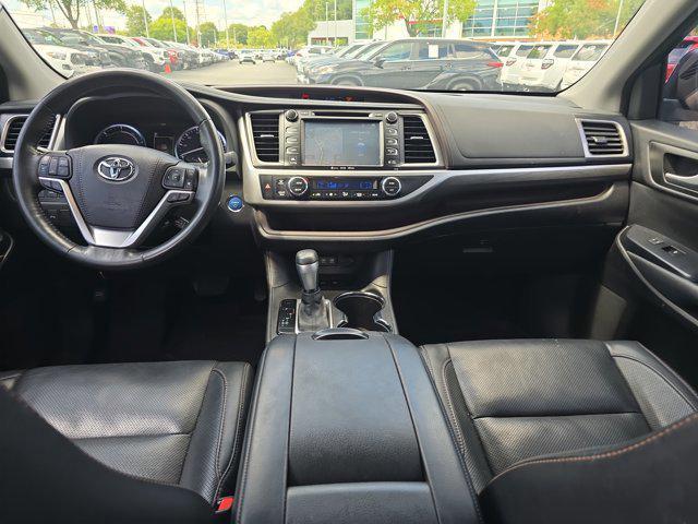 Photo of 2017 Predawn Gray Mica Toyota Highlander Hybrid