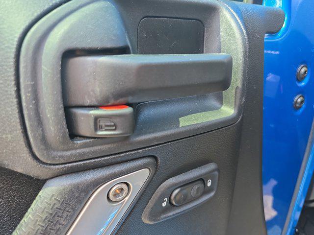 Photo of 2016 Hydro Blue Pearlcoat Jeep Wrangler Unlimited