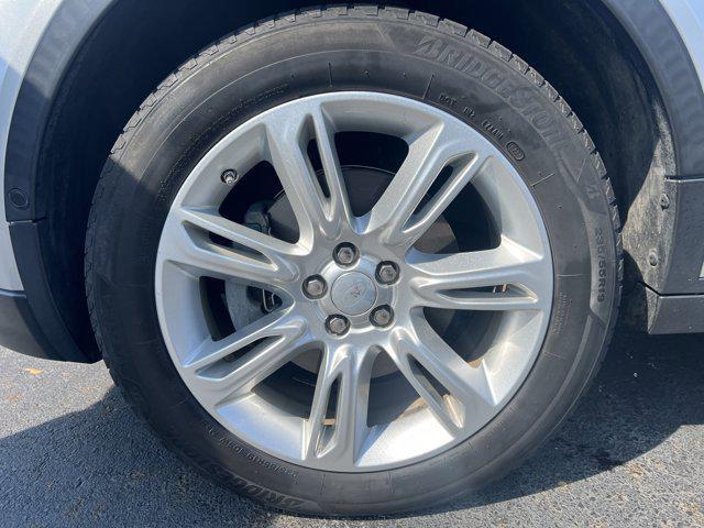 Photo of 2016 Indus Silver Metallic Land Rover Range Rover Evoque