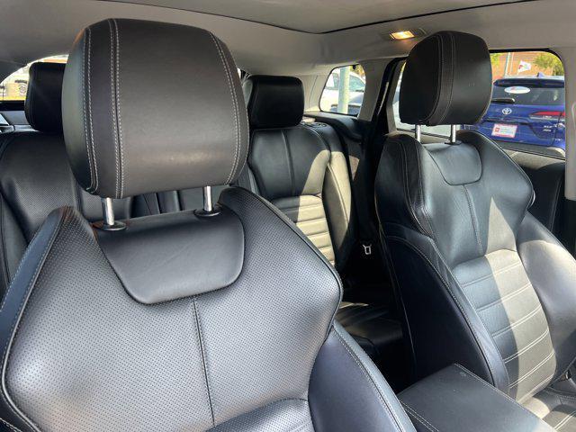 Photo of 2016 Indus Silver Metallic Land Rover Range Rover Evoque