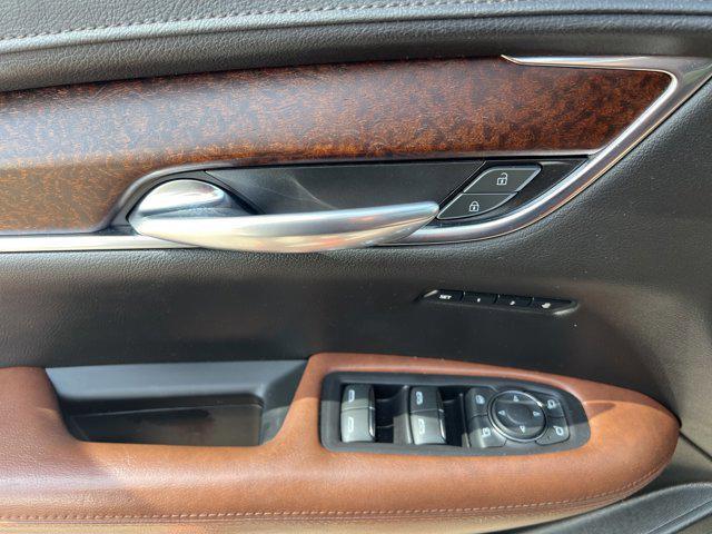 Photo of 2020 Manhattan Noir Metallic Cadillac XT5
