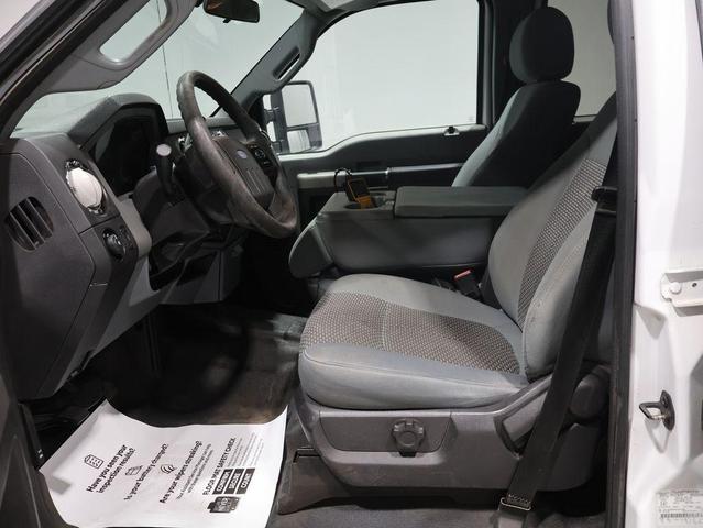 Photo of 2014 Oxford White Ford F-250