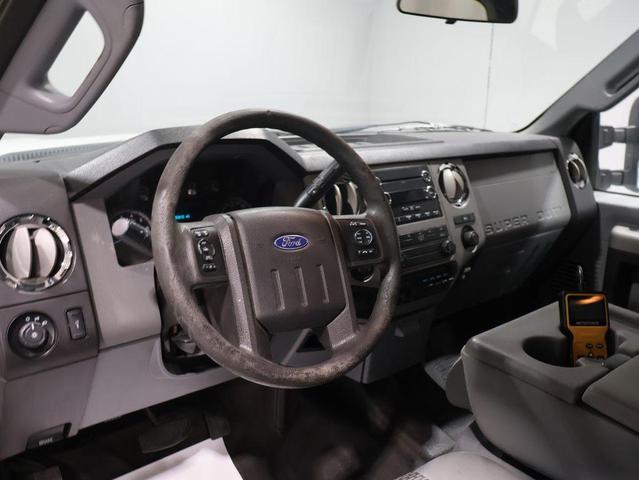 Photo of 2014 Oxford White Ford F-250