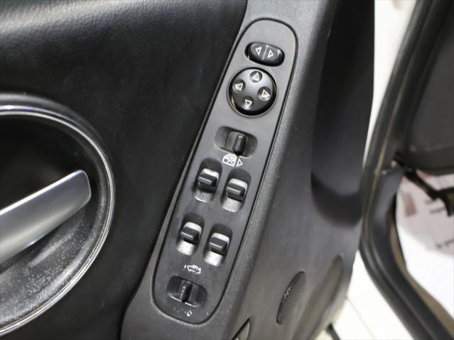 Photo of 2006 Ivory White Pontiac Grand Prix