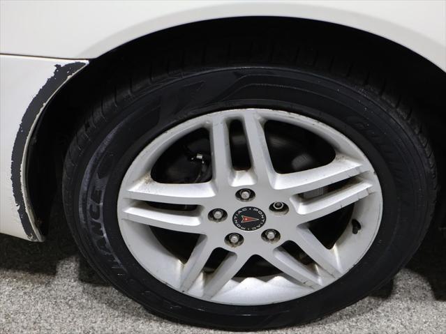 Photo of 2006 Ivory White Pontiac Grand Prix